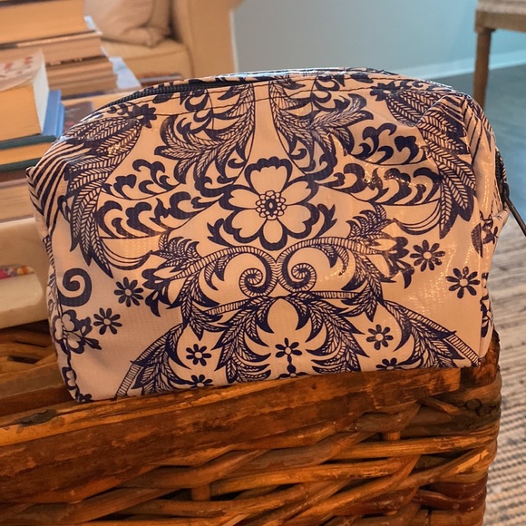 Bluemercury Makeup Bag New/ not used. - Picture 2 of 2